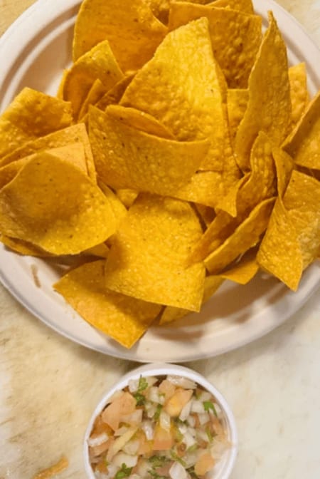 Chips y Salsa.